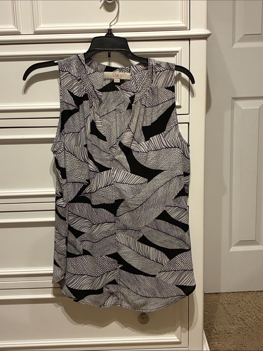 LOFT Black & White Leaf-Print Sleeveless Camisole